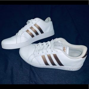 Kids Adidas Superstar White And gold Sneakers